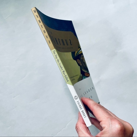 🎯3/$10 The Day The Leader Was Killed Naguib Mahfouz Softcover Paperback Book - Picture 2 of 6